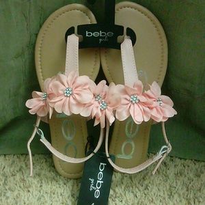 Girls size 4 peachy floral flip flops by bebe